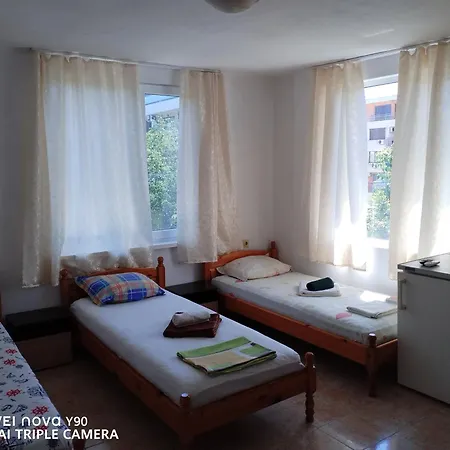 къща здравец - с осигурено паркомясто 招待所 3*