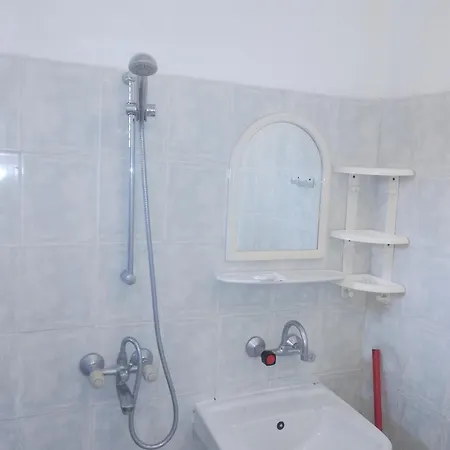 בית הארחה къща здравец - с осигурено паркомясто 3*