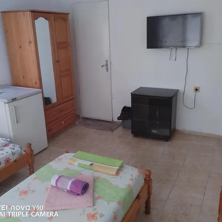 къща здравец - с осигурено паркомясто 3* פרימורסקו