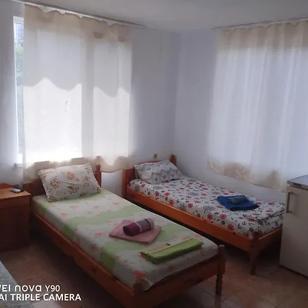 къща здравец - с осигурено паркомясто 3* פרימורסקו