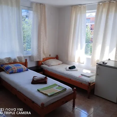 къща здравец - с осигурено паркомясто בית הארחה