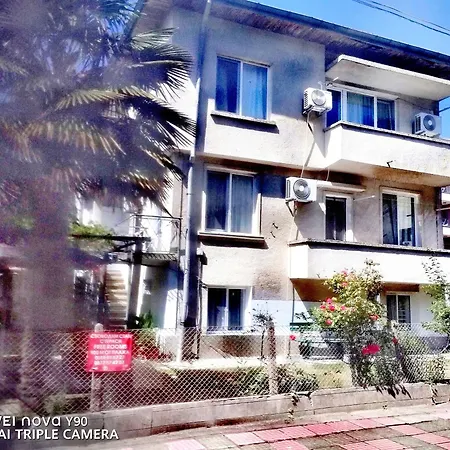 къща здравец - с осигурено паркомясто 3* פרימורסקו