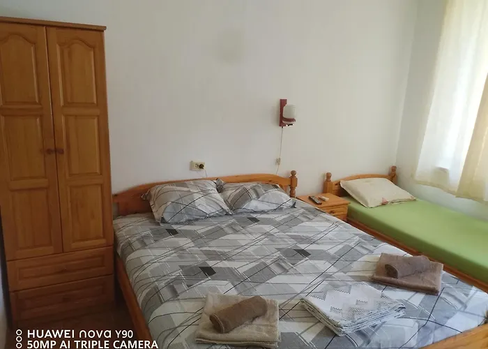 къща здравец - с осигурено паркомясто Pensionat Primorsko