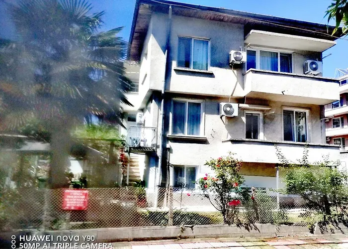 къща здравец - с осигурено паркомясто